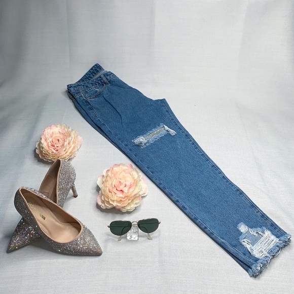 Fashion Nova’ A Girl’s Best Friend Boyfriend Jean - Picture 3 of 8